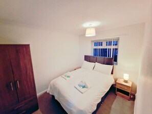 3 makuuhuonetta, silitysrauta/-lauta, internet, vuodevaatteet