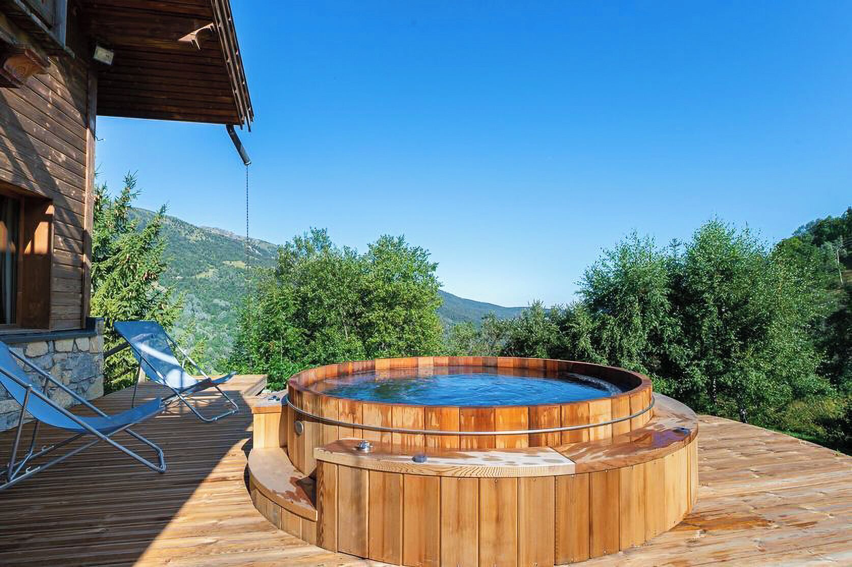 Bain à remous extérieur