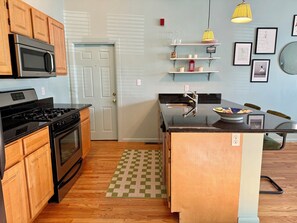 Microones, forn, placa de cuina i rentaplats 