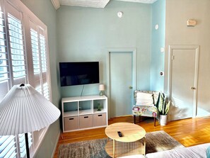 TV - Adorable 1-bedroom apartment in welcoming Cambridge (Cambridge)