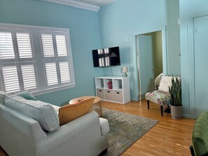 TV - Adorable 1-bedroom apartment in welcoming Cambridge (Cambridge)