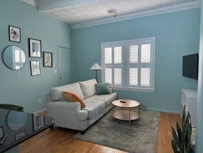 TV - Adorable 1-bedroom apartment in welcoming Cambridge (Cambridge)