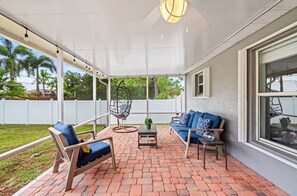 Terrace/patio - Spacious 4-bedroom and two bathroom house in tranquil Port St. Lucie (Port St. Lucie)