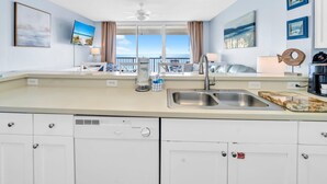 Appart'hôtel, plusieurs lits (Majestic Beach Towers 1-1906) | Cuisine privée