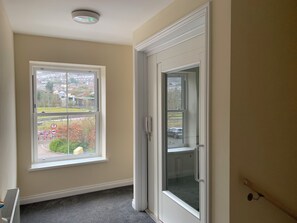 Interior - Queen-bed double room with desk, wifi & TV in friendly 1852 pub and 4-star B&B. (Mountain Ash)