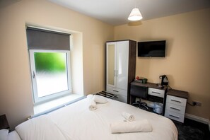 1 bedroom, iron/ironing board, Internet, bed sheets - Queen-bed double room with desk, wifi & TV in friendly 1852 pub and 4-star B&B. (Mountain Ash)