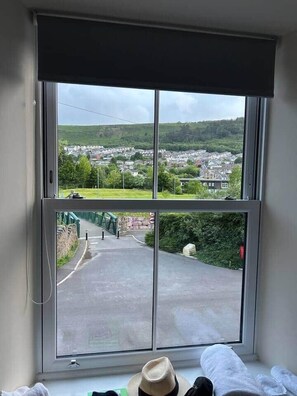 Interior - 3. Cresselly Inn - Double Room - B (Mountain Ash)