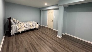 2 habitaciones, tabla de planchar con plancha, wifi y ropa de cama 