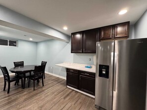 Dining - Charming 2-bedroom House- Basement Apartment with AC in Fredericksburg (Fredericksburg)