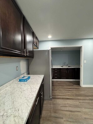 Microwave, oven, stovetop, dishwasher - Charming 2-bedroom House- Basement Apartment with AC in Fredericksburg (Fredericksburg)