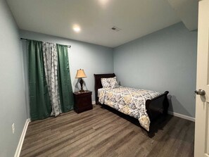 2 slaapkamers, een strijkplank/strijkijzer, wifi, beddengoed