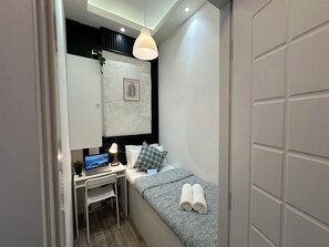 Desk, laptop workspace, iron/ironing board, free WiFi - Familiar Partition Room In Tecom (Dubai)