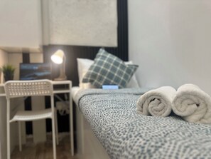 Desk, laptop workspace, iron/ironing board, free WiFi - Familiar Partition Room In Tecom (Dubai)