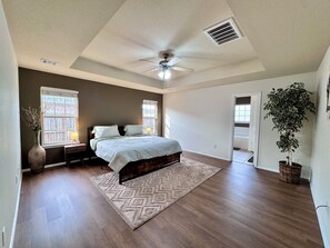 3 bedrooms, iron/ironing board, WiFi, bed sheets - Updated 3BR Near Walmart HQ & Local Trails (Bentonville)