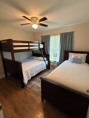 3 dormitorios, cuna de viaje, wifi gratis y ropa de cama