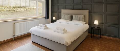 4 bedrooms, iron/ironing board, free WiFi, bed sheets