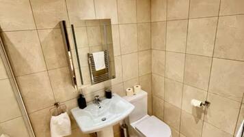 Bruser, bidet, håndklæder, Sæbe