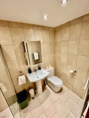 Bruser, bidet, håndklæder, Sæbe