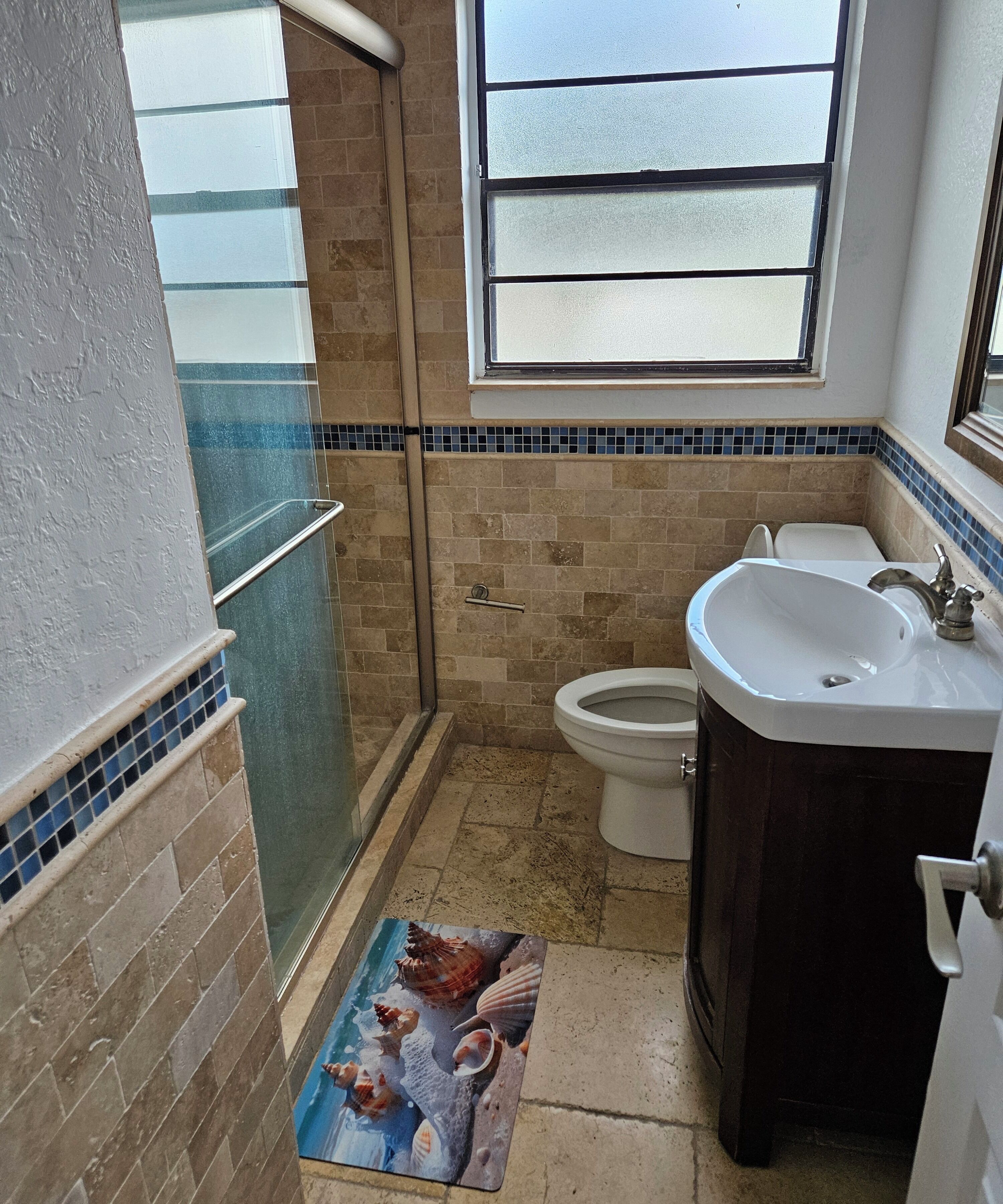 Douche, serviettes fournies