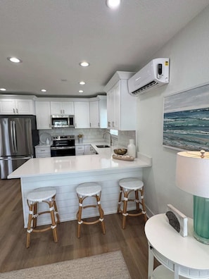 Fridge, microwave, oven, stovetop - Beach Bungalow- 2 min walk to beach! Heated Pool (Bradenton Beach)