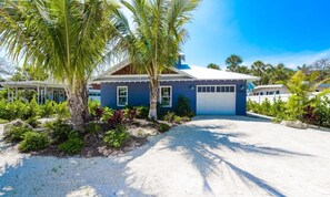 Exterior - New!~Heated Pool! Steps to beach~Ground Level! (Holmes Beach)