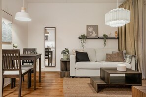 Unclassified image, 2 of 14, button