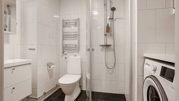 Doccia, asciugacapelli, asciugamani, sapone