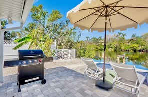 Terrace/patio - NEW! Sea Haven~Heated Pool~Fishing from back yard! (Holmes Beach)