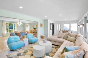 TV - NEW! Sea Haven~Heated Pool~Fishing from back yard! (Holmes Beach)