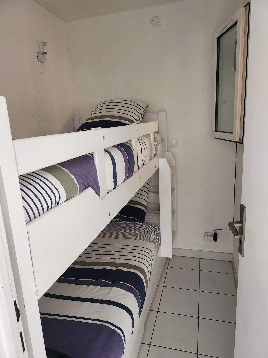 2 chambres, fer et planche à repasser, Wi-Fi gratuit, draps fournis