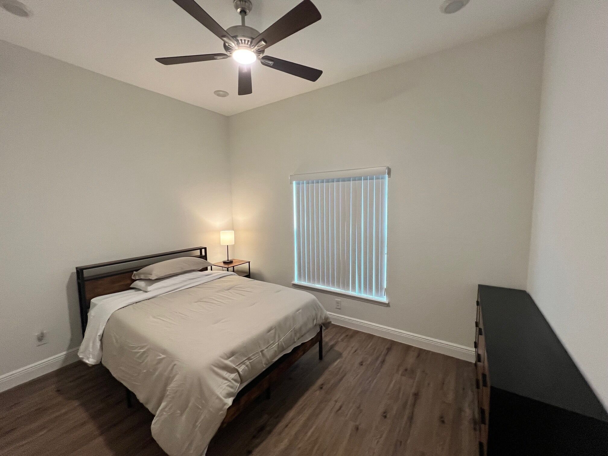 2 bedrooms, iron/ironing board, internet, bed sheets