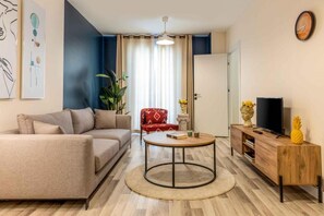 Living area - 5 min Walk to Taksim Square & Galata Sleeps 4 (Istanbul)