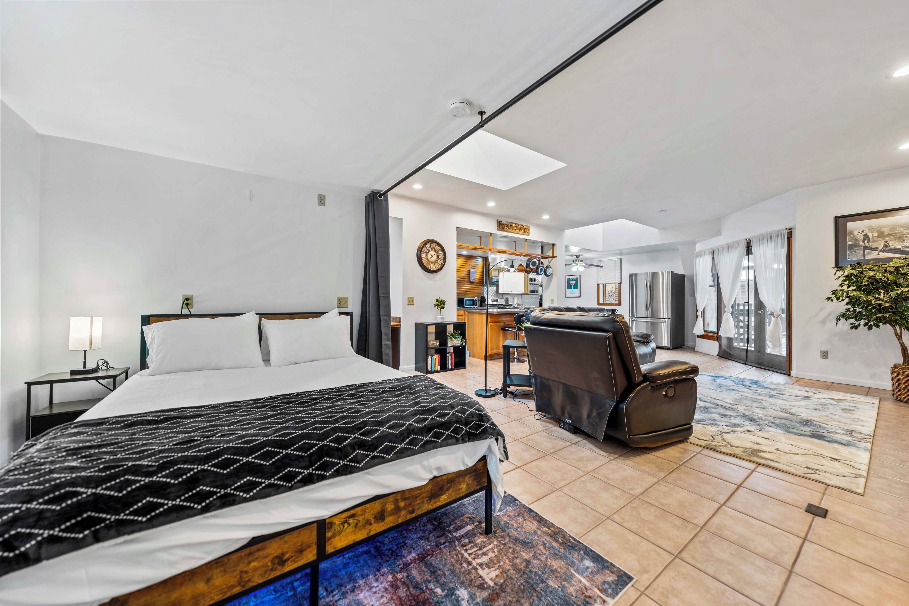 2 makuuhuonetta, silitysrauta/-lauta, Wi-Fi, vuodevaatteet