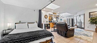 Oxford-Park Avenue Luxury Suite