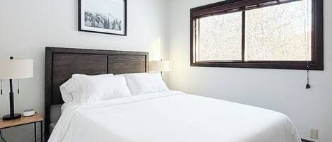 5 عدّة غرف نوم ومكواة/لوح كي وواي فاي وملاءات أسرّة