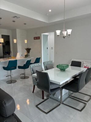 Dining - peace in God's presence - The perfect nest (Naples)