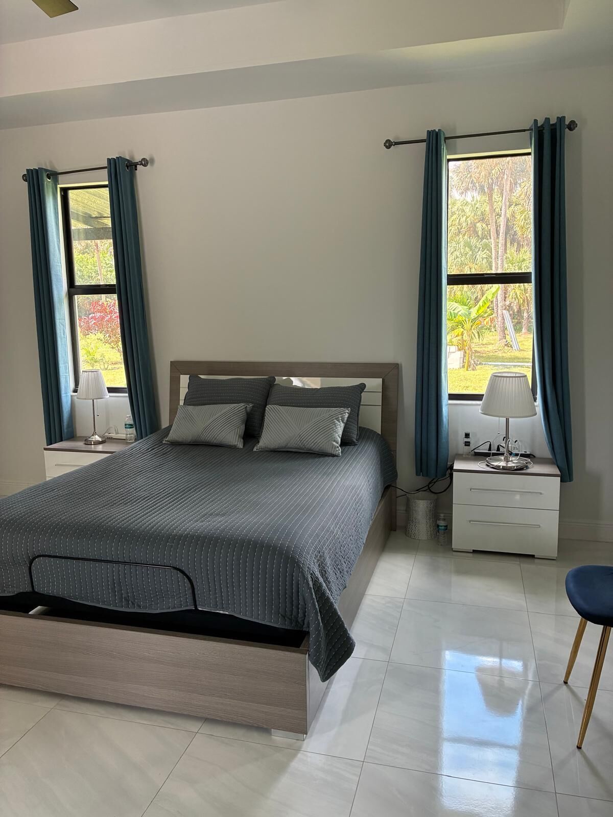 3 عدّة غرف نوم ومكواة/لوح كي وواي فاي وملاءات أسرّة