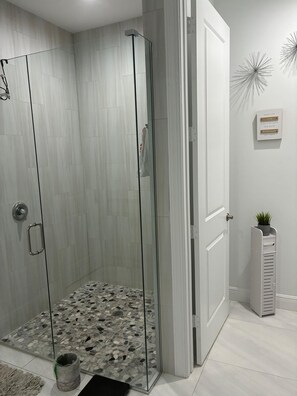 Shower, hair dryer, towels, soap - peace in God's presence - The perfect nest (Naples)