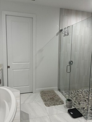 Shower, hair dryer, towels, soap - peace in God's presence - The perfect nest (Naples)