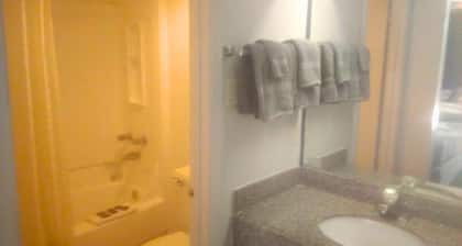 Room 136 - King Bed Hotel Studio
