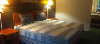 Room 136 - King Bed Hotel Studio