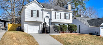 Comfortable Modern 3-bedroom house in welcoming Evans