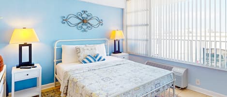 Estudio, varias camas, balcón (Daytona Beach Club 320- Daytona) | 1 habitación, decoración personalizada y muebles diferentes