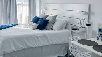 Studio Suite, 1 Queen Bed with Sofa bed, Balcony, Ocean View (Daytona Beach Club 313- Beach Bliss) | 1 bedroom, individually decorated, individually furnished