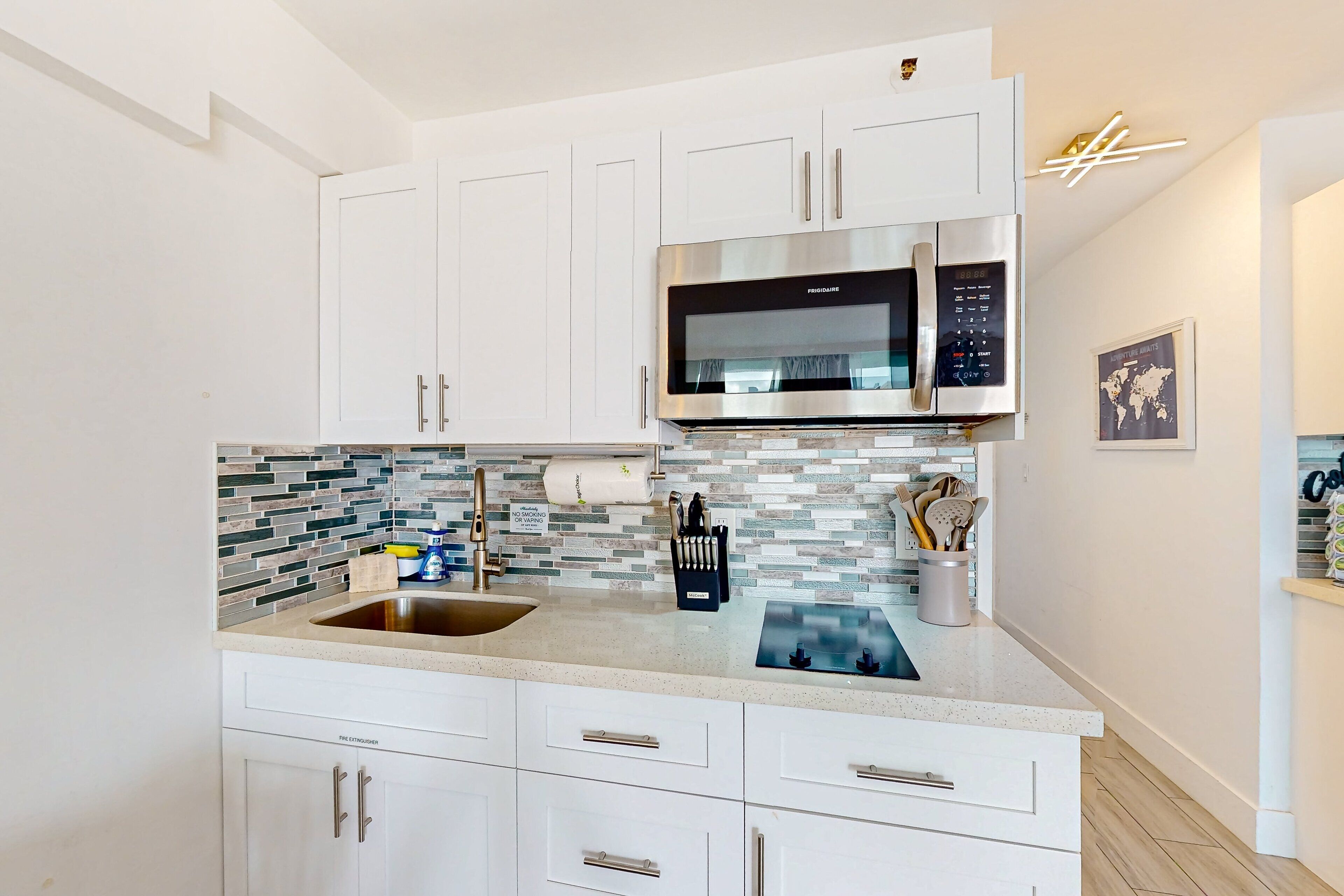 Studio Suite, 1 Queen Bed with Sofa bed, Balcony, Ocean View (Daytona Beach Club 313- Beach Bliss) | Private kitchen