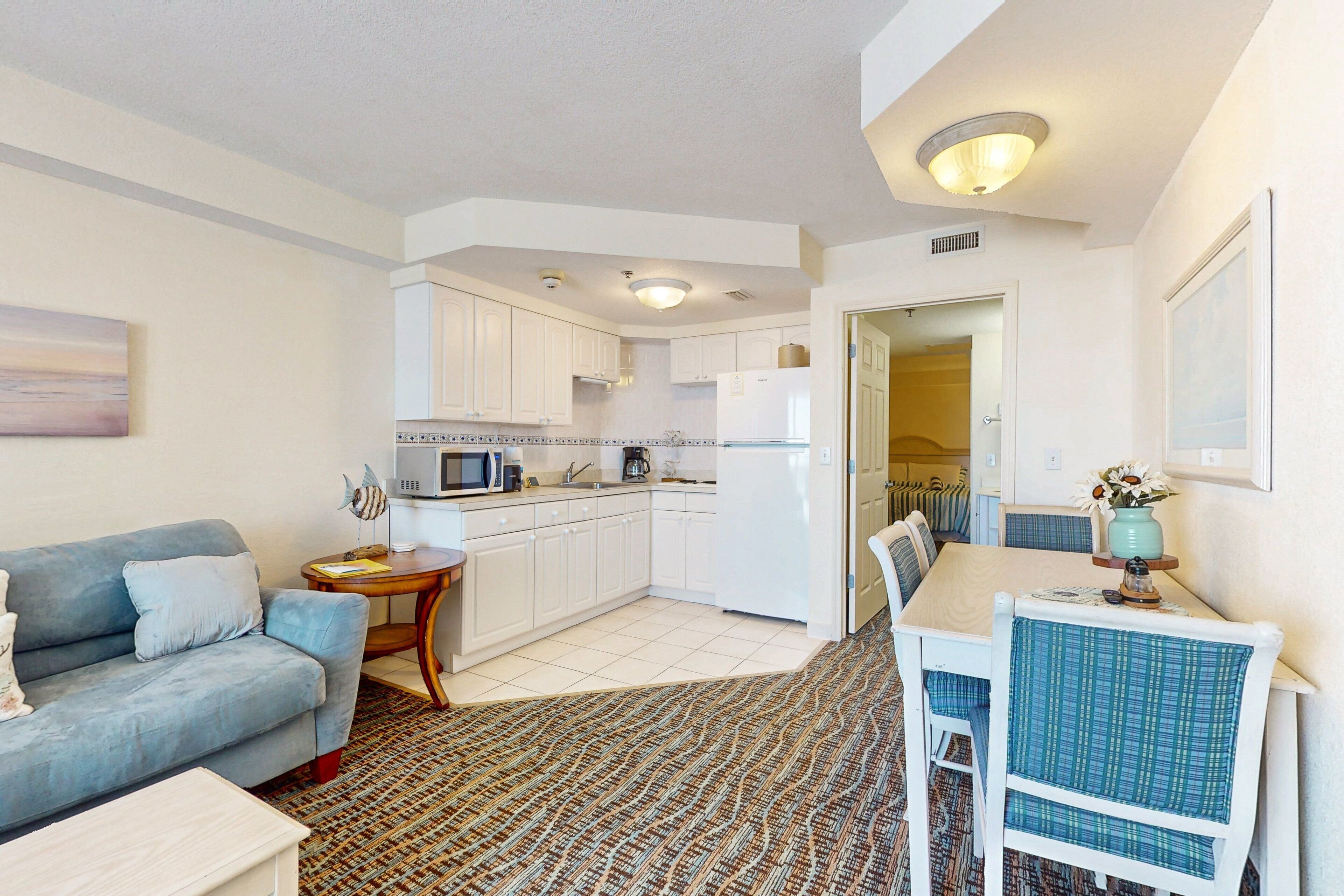 Studio Suite, 1 King Bed with Sofa bed, Balcony, Ocean View (Daytona Beach Resort 533- Oceanfront) | Living area