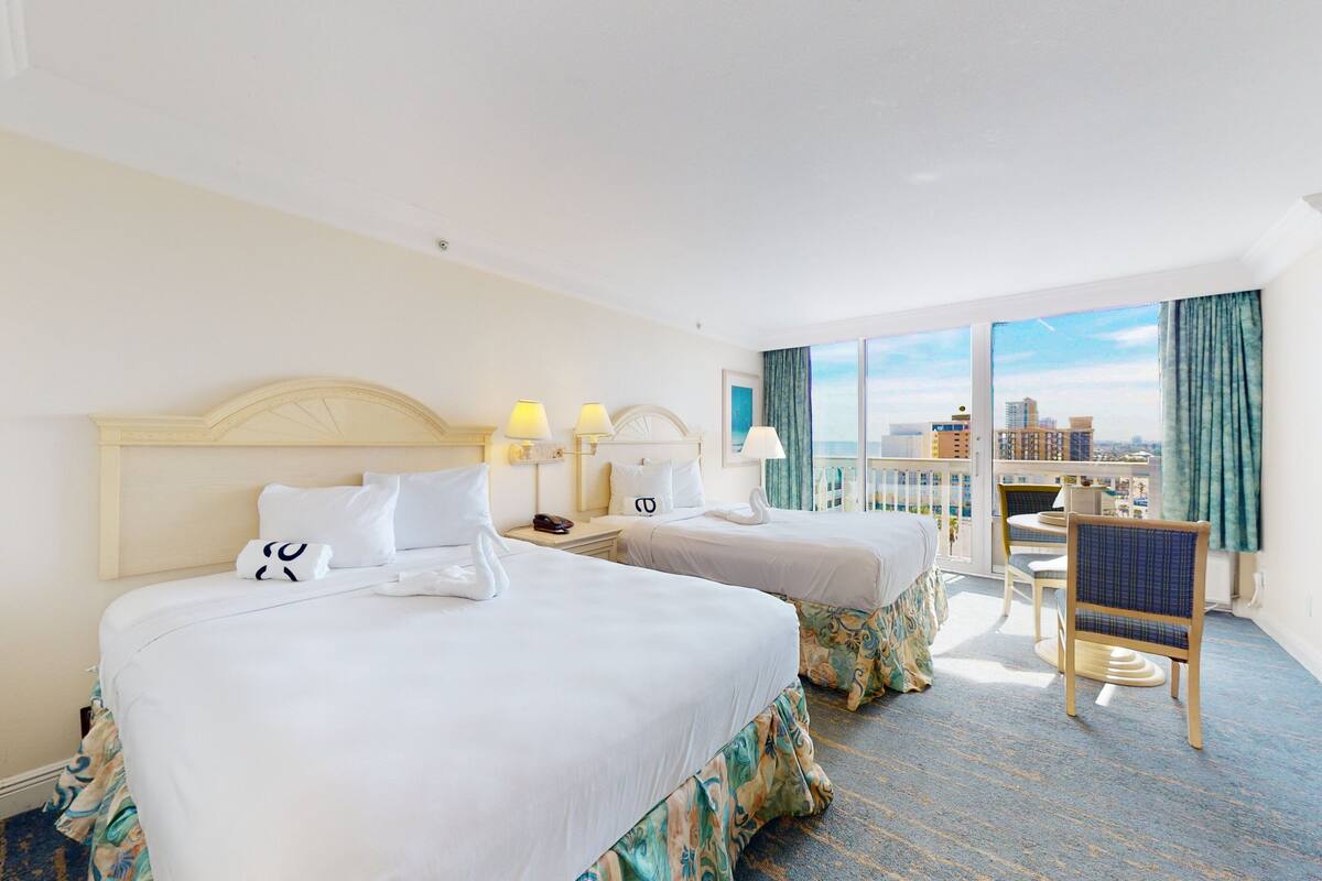 Suite studio, 2 grands lits, balcon, vue sur l’océan (Daytona Beach Resort 803) | 1 chambre, fer et planche à repasser, décor unique, ameublement unique