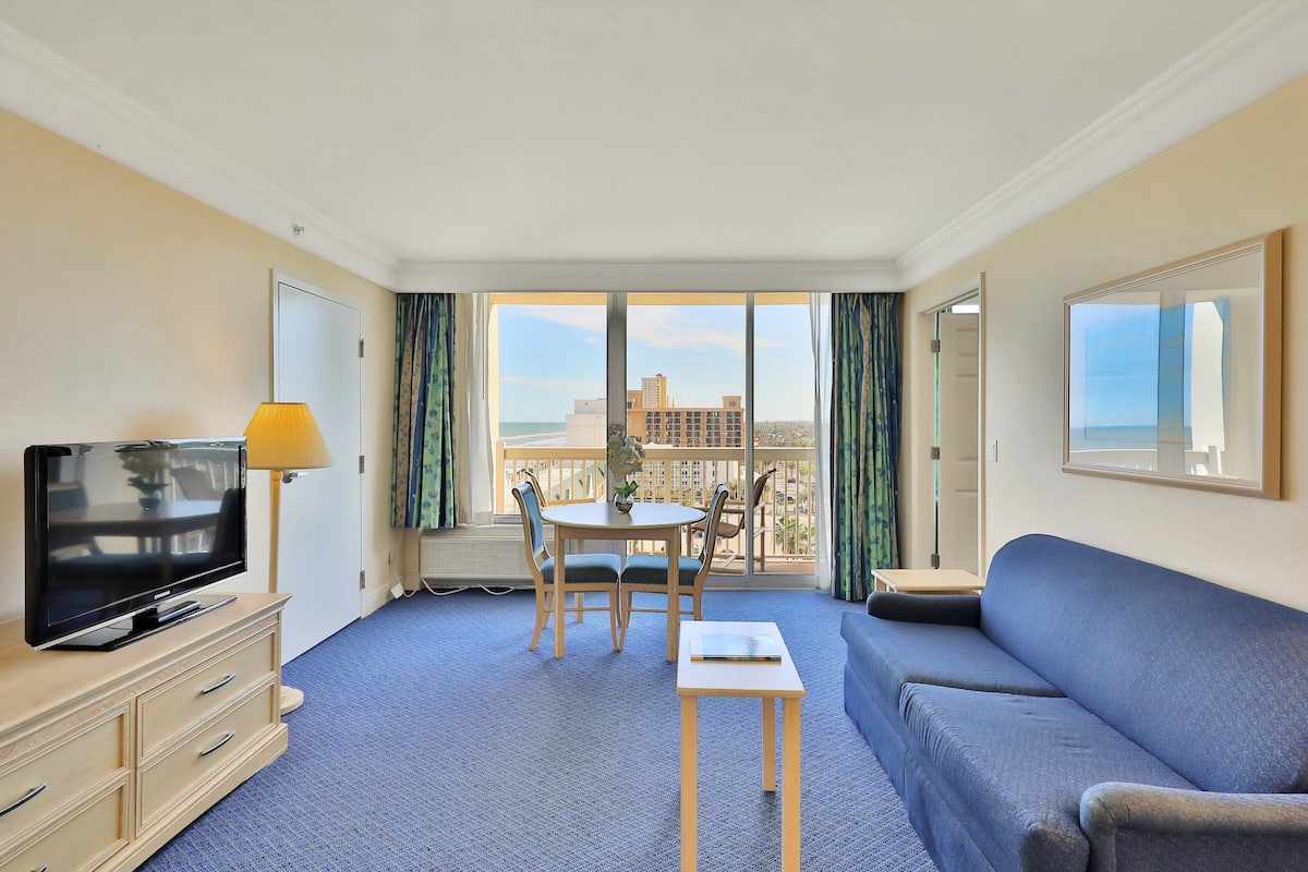 Studio Suite, Multiple Beds, Balcony, Ocean View (Daytona Beach Resort 807) | Living area