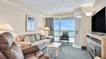 Studio Suite, 1 King Bed with Sofa bed, Hot Tub, Ocean View (Daytona Beach Resort 532-White Turtle) | Living area