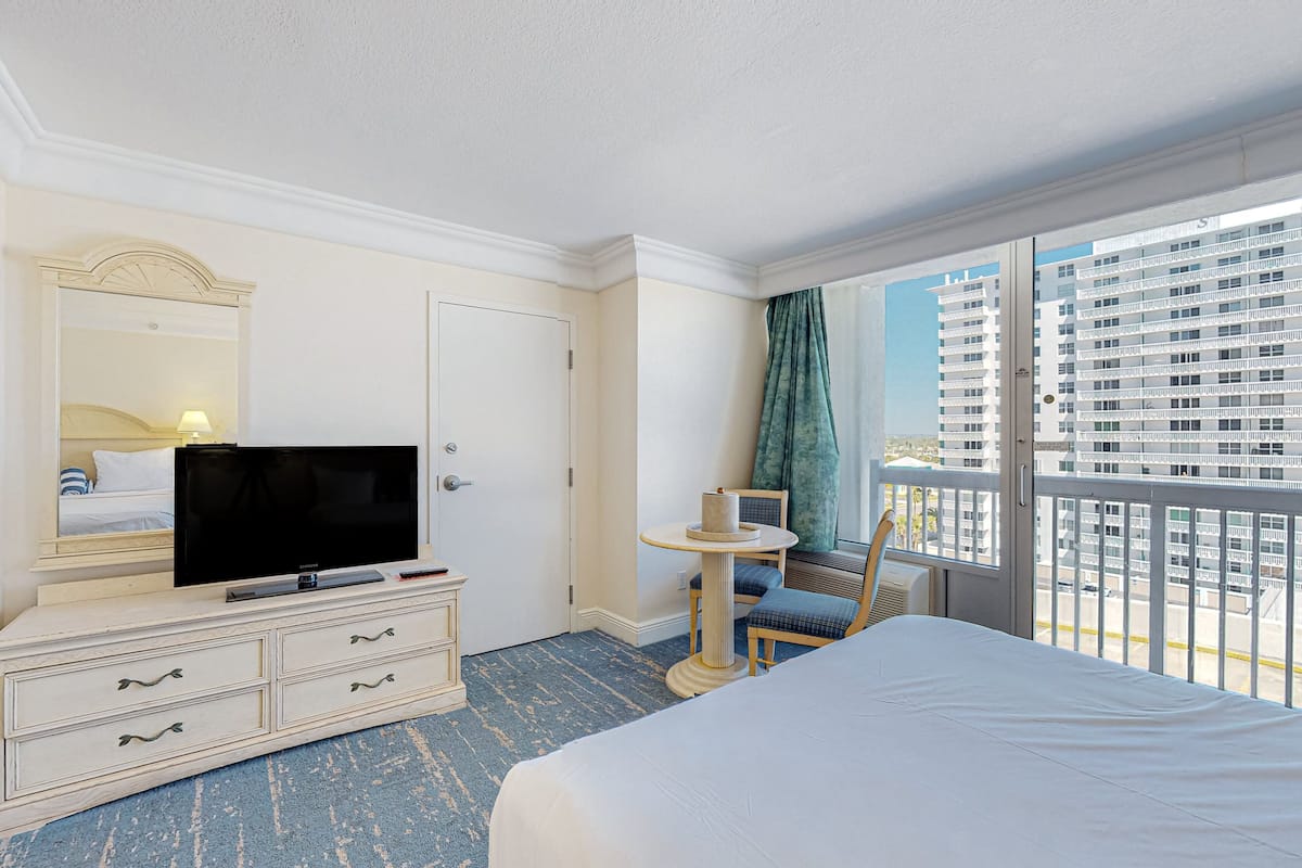 Studiosuite, 2 queensize-senger, adgang til basseng, havutsikt (Daytona Beach Resort 815)